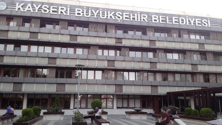 Kayseri'de Belediye İşçi Eylemi: Maaş Farkı Nedeniyle İş Bırakma!