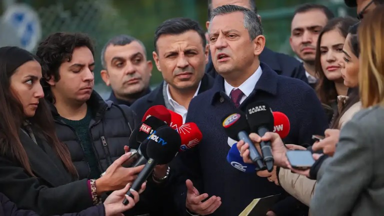Özgür Özel'in Cezaevi Ziyareti: Suat Toktaş ve Diğer Siyasi Figürlerle Görüşecek mi?