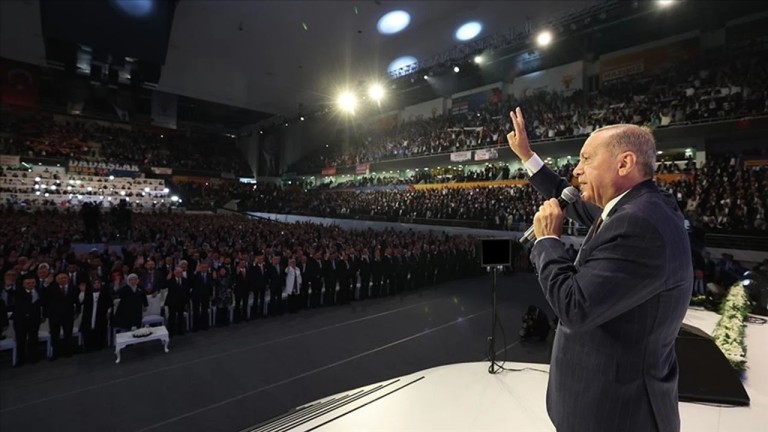 AKP Kongresi'nde MKYK Sürprizi: Kimler Gelecek, Kimler Gidecek?