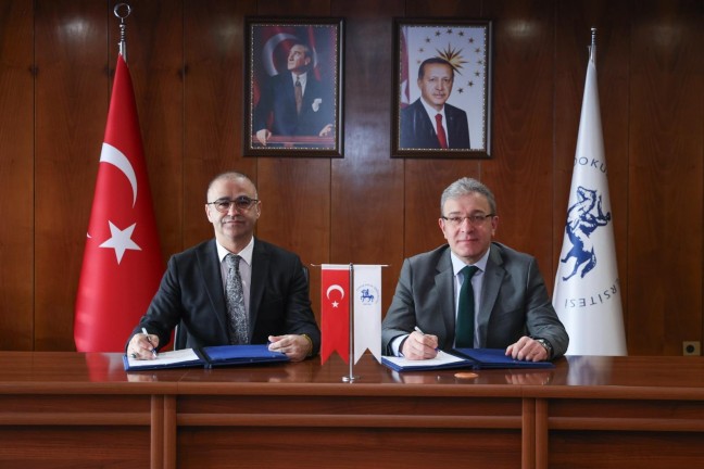 İzmir'de Eğitimde İşbirliği: DEÜ ve Milli Eğitim'den Öğrenciye Destek!
