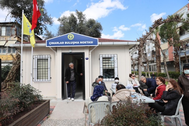 Buca'da Yaşlılara Destek: Çınarlar Buluşma Noktası Ne Sunuyor?