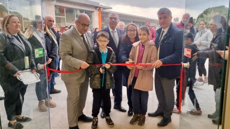 İzmir Çiğli'deki Egekent İlkokulu'nu farklı kılan çevre dostu tasarım mı? 