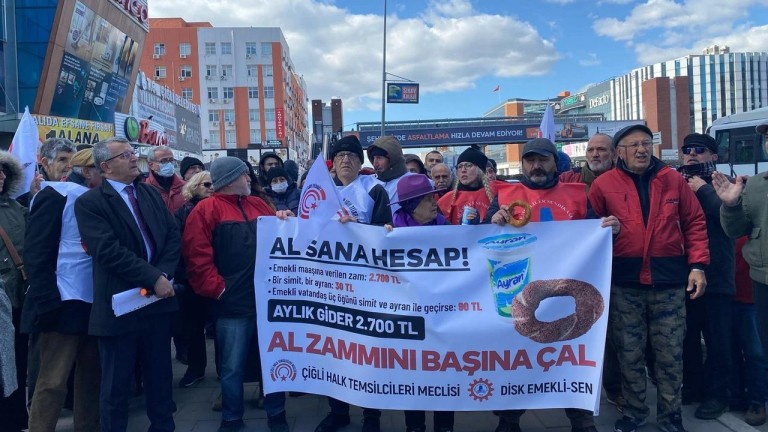 İzmir Çiğli'de Emekli İsyanı