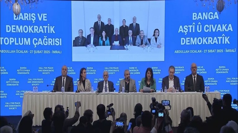Öcalan'dan Silah Bırakma Çağrısı: Türkiye'nin Geleceği Şekilleniyor mu? 