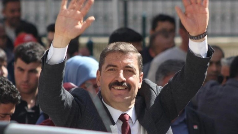 Kula Başkanı Dönmez Göreve Döndü