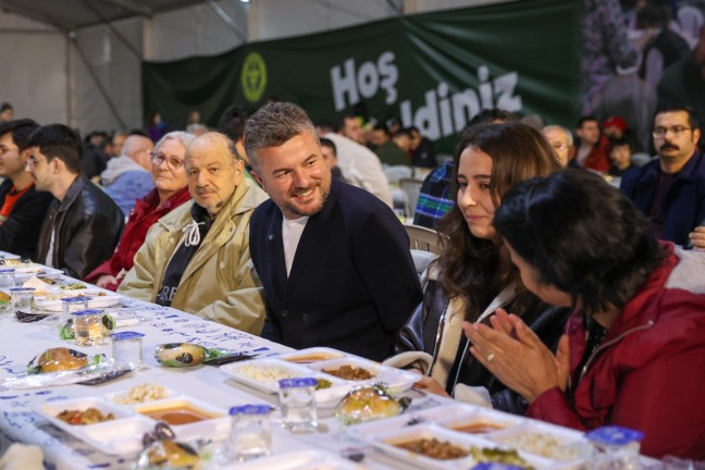 Buca Belediyesi İftar Sofralarıyla Ramazan Coşkusunu Yaşatıyor