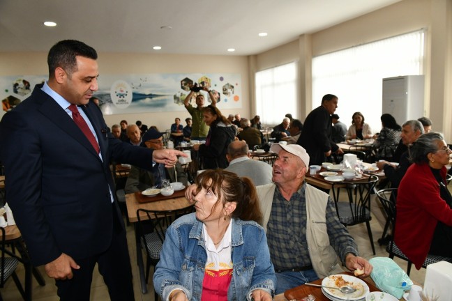 Çiğli Belediyesi Ramazan'da İftar Sofralarıyla Binleri Ağırlayacak