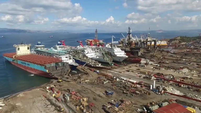Aliağa Gemi Söküm Tesisi Belediyeye Devredildi