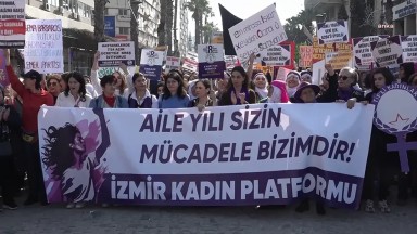 İzmir'de Kadınlar 'Aile Yılı'na Karşı Yürüdü: Mücadele Yılı Olacak!