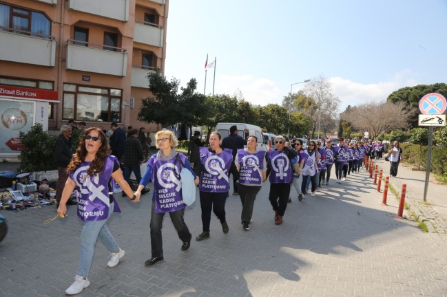Efes'te Kadınlar Günü Coşkusu: "Direnen ve Üreten Kadınlar" Yürüdü