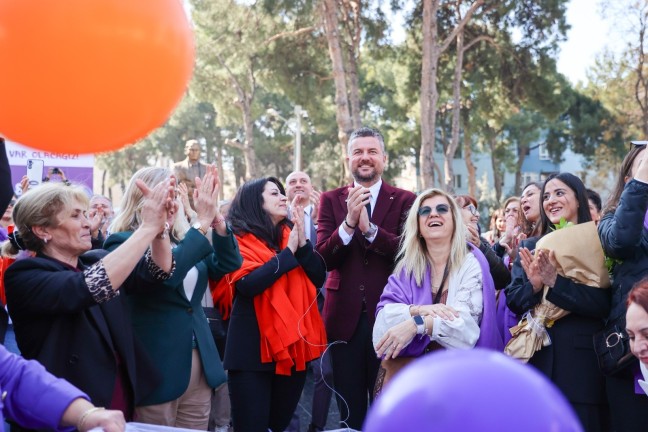 Buca'da Kadın Emeği Balonlarla Gökyüzüne Yükseldi!