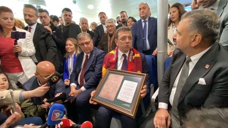 İmamoğlu'ndan Cumhurbaşkanlığı Adaylığı Mesajı: "Milyonlarla Yürümek İstiyorum"