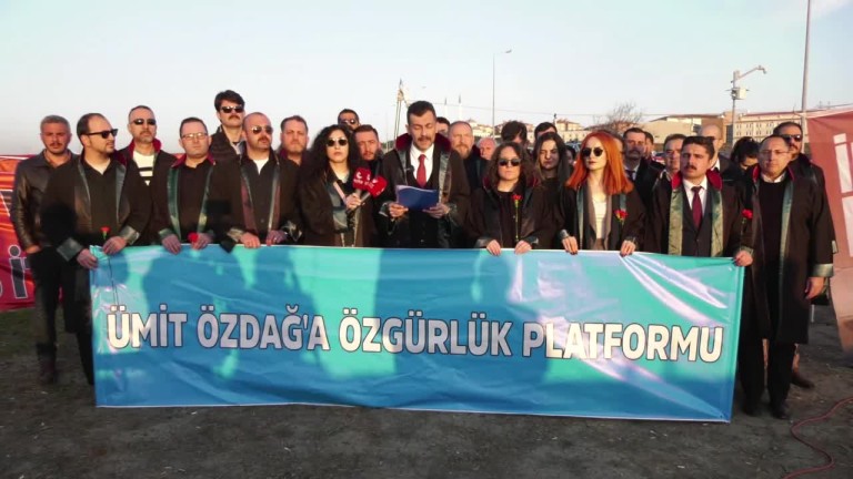 Özdağ'a Özgürlük Çağrısı: Avukatlar Silivri'de Adalet Nöbetinde
