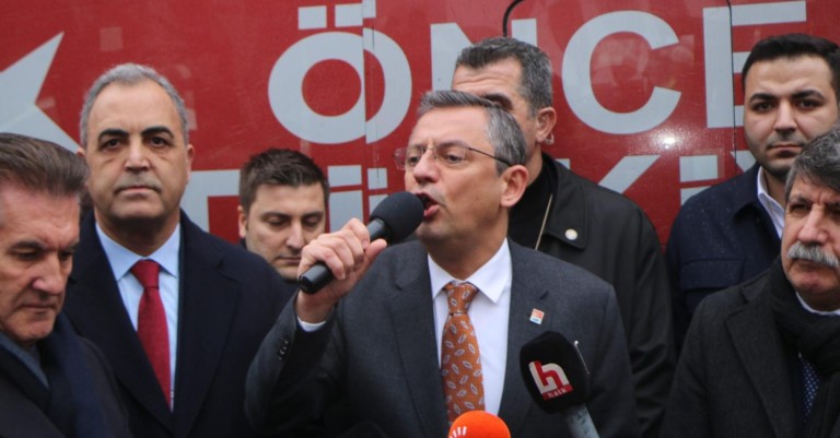 İmamoğlu Gözaltında! Özgür Özel'den Sert Tepki: Darbe Girişimi Mi?