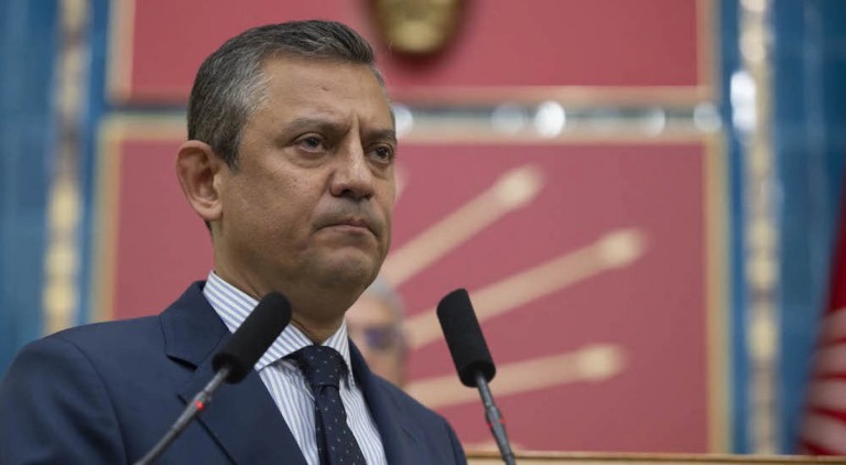 Özgür Özel'den Kritik Zamanlama Eleştirisi 