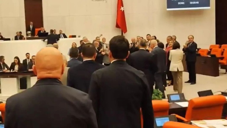 İmamoğlu Gözaltına Alındı, Meclis Karıştı: CHP'den Sert Tepkiler 