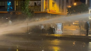 İzmir'de İmamoğlu Protestosu: Öğrencilere Polis Müdahalesi