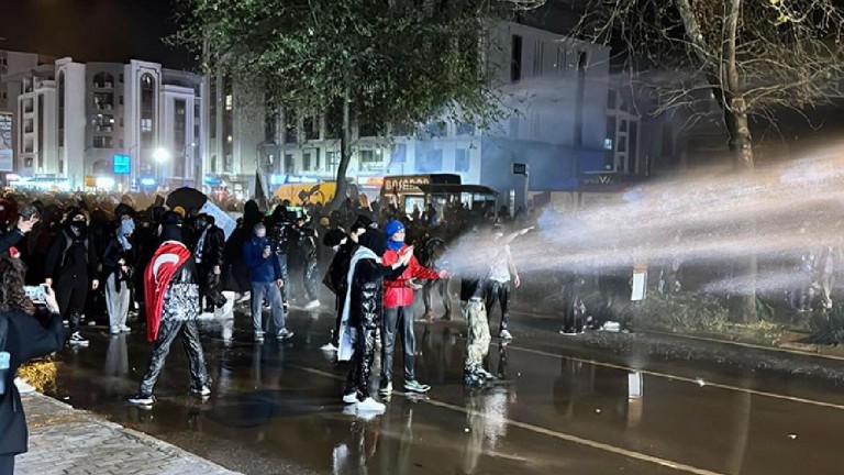  İzmir'e Öğrencilere Sert Müdahale 