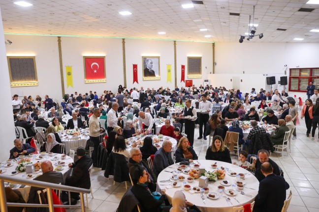 Buca'da Şehit Aileleri ve Gazilerle İftar Sofrası Kuruldu
