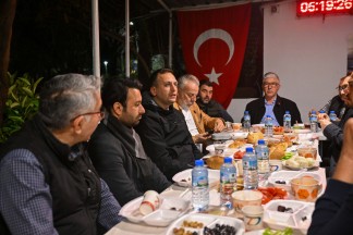 Bornova'da Başkan Eşki'den Minibüsçü Esnafına Sahur Ziyareti ve Müjde