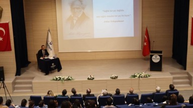 "Cumhuriyet ve Sağlık, Tarihten Günümüze Bir Dönüşüm: Dr. Orhan Çakır’dan İlham Veren Sunum"