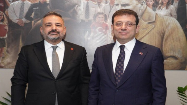 Ekrem İmamoğlu İmza Kampanyası İzmir'de Coşkuyla Sürüyor!