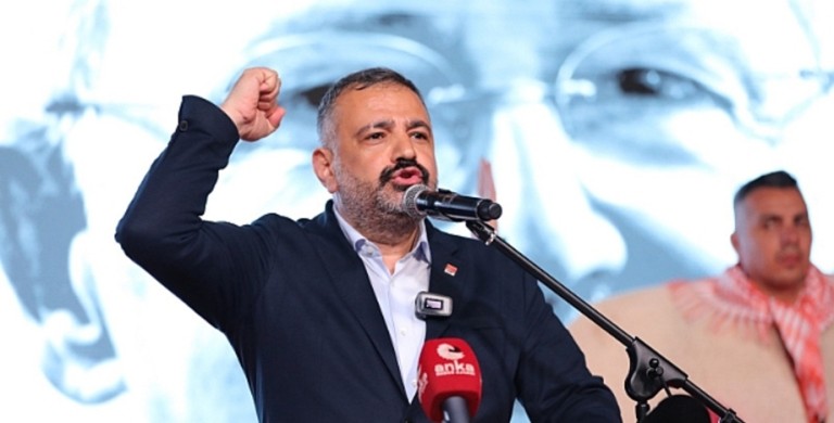 CHP İzmir'den Özgür Özel'e Kurultay Desteği: "Tam Güç Yanındayız"