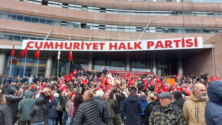 CHP'nin Olağanüstü Kurultayı Demokrasi Mitingiyle Tamamlanacak