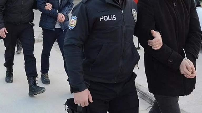 İzmir'de Suç Örgütü Operasyonu: Nitelikli Yağma ve Tehditte 12 Gözaltı