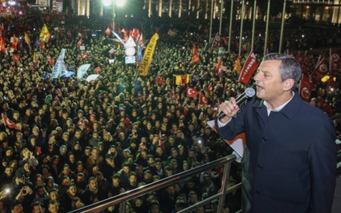  CHP Şişli Mitingi: "Millet İradesine Sahip Çıkıyor" Sloganıyla Başlıyor 