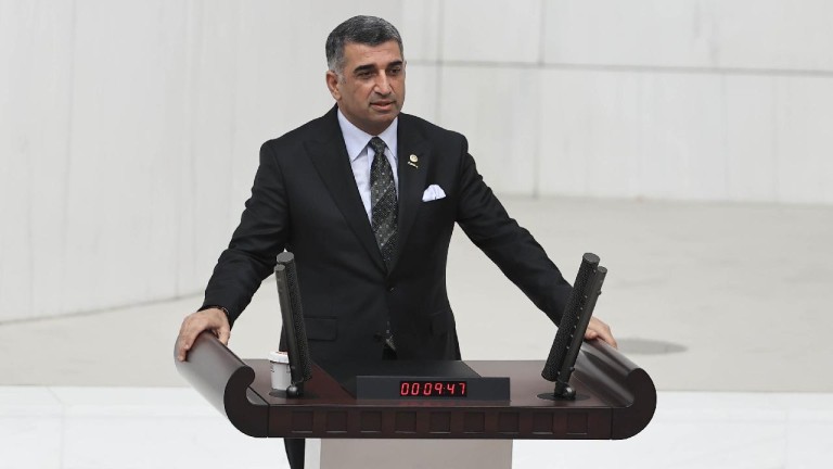 CHP'li Erol'dan Meclis'te İklim Kanunu Protestosu: AKP Nerede?