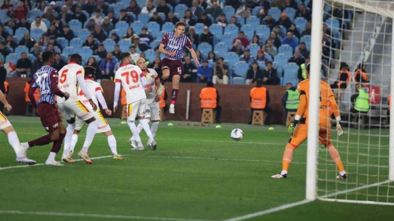 Trabzonspor, Ziraat Türkiye Kupası'nda Göztepe'yi Devirerek Finale Yükseldi!