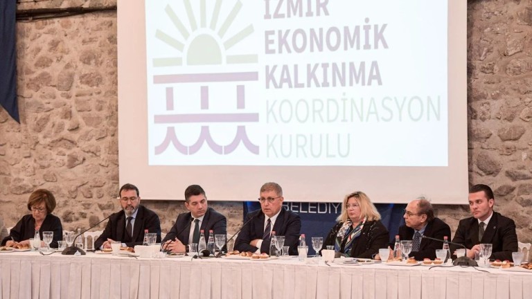 İzmir'de Kentsel Dönüşümde Hızlanma: 1.5 Yılda Tüm Projeler Tamam!