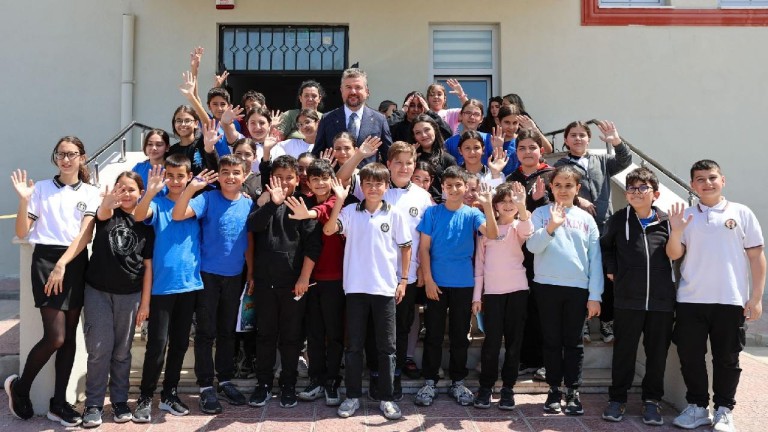 Buca Belediye Başkanı Duman'dan Öğrencilere Moral Ziyareti