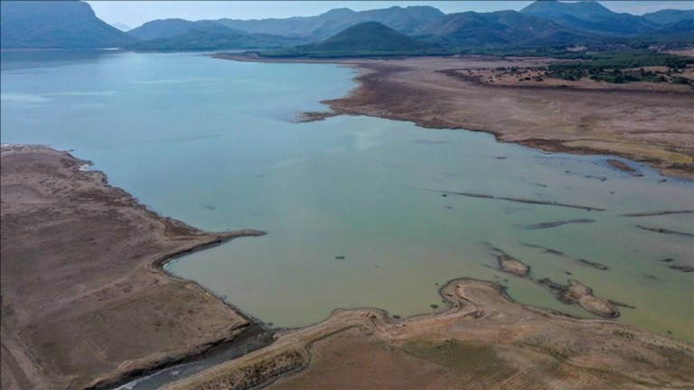 İzmir'de Su Alarmı: Yeraltı Suları Tükeniyor, Körfezde Kirlilik Artıyor