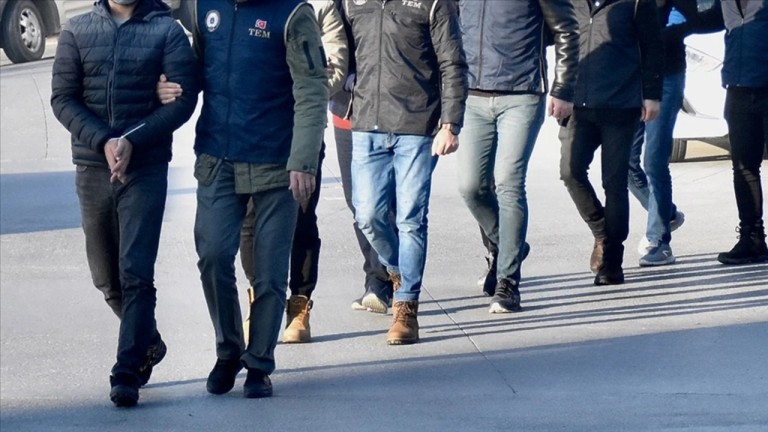 İzmir'de FETÖ Operasyonu: 31 Gözaltı