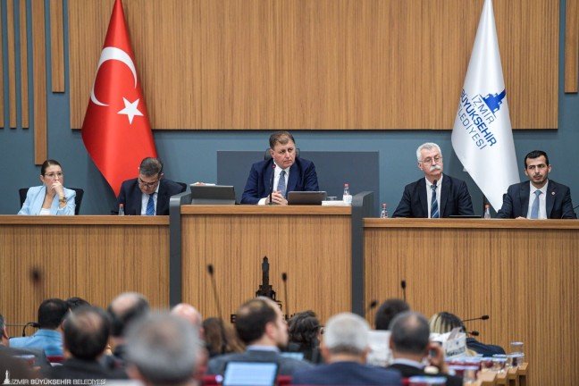  İzmir'de Kentsel Dönüşüm Hamlesi: Tugay'dan Meclis Üyeleriyle Zirve