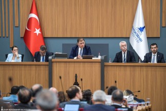  İzmir'de Kentsel Dönüşüm Hamlesi: Tugay'dan Meclis Üyeleriyle Zirve