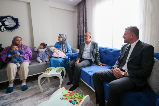 Buca'dan Yeni Doğanlara "Merhaba Bebek" Paketi Desteği