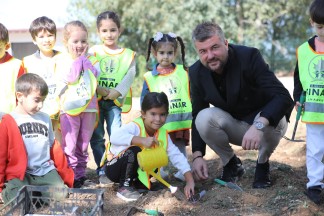 Buca'da Çocuklar Toprakla Buluşuyor: Kızılçullu'da Tarım Eğitimi