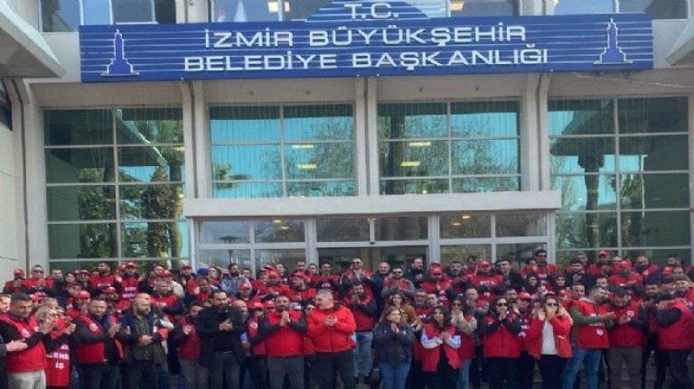 İzmir'de Maaş Krizi: İşçiler Yarım Gün İş Bırakıyor, Grev Kararı Öne Çekildi