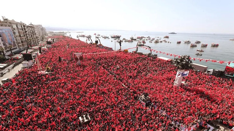 İzmir'den Güçlü 19 Mayıs Çağrısı: Başkanlar Gündoğdu'ya Davet Ediyor