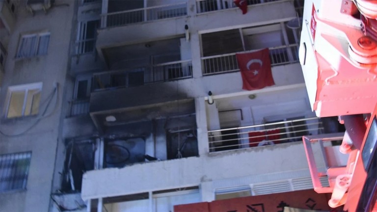  İzmir Bornova'da Gaz Sızıntısı Paniği: Patlamada 4 Yaralı!