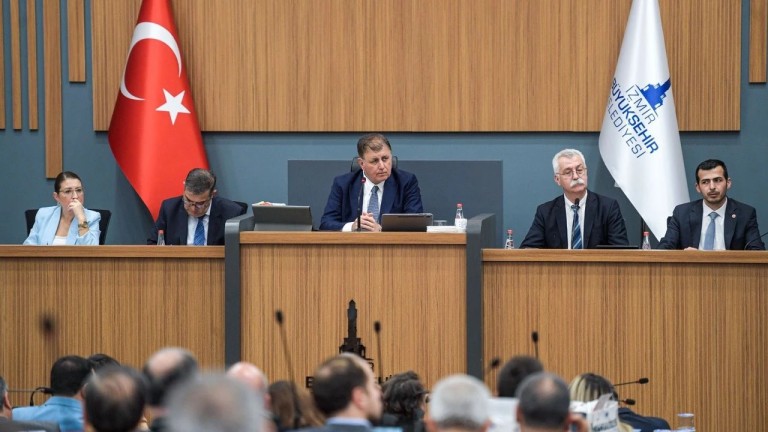 İzmir'de Yanan Orman Alanları İmara Açılıyor Mu? Başkan Tugay'dan Tepki 