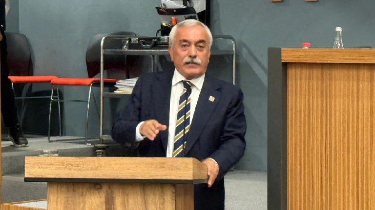  İzmir'den Hükümete Borç Çağrısı: Belediyeleri Silkelemeyin, Yardım Edin!