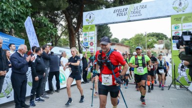 Efeler Yolu Ultra Trail: 6 Ülkeden 256 Sporcu İzmir'de Buluştu