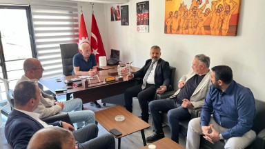 İzmir'de Grev Krizi: CHP'li Aslanoğlu'ndan DİSK'e Kritik Ziyaret