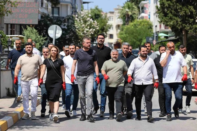 Buca'da Başkan Duman'dan Temizlik Çağrısı: İşçiler Grevde, Halk Sahada