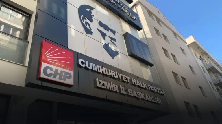 CHP İzmir'de İstifa Depremi