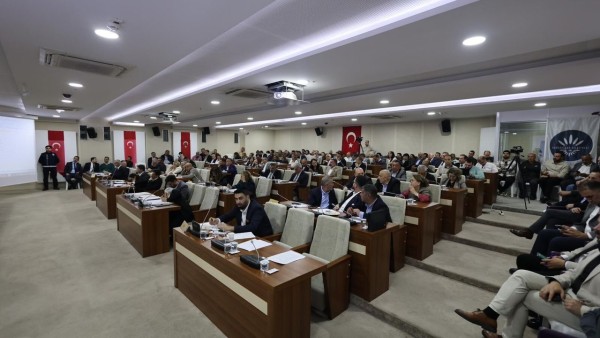 Karabağlar Belediyesi’nde Seçim Çatlağı! CHP Grubunda Liste Krizi ve Zeybek Müdahalesi